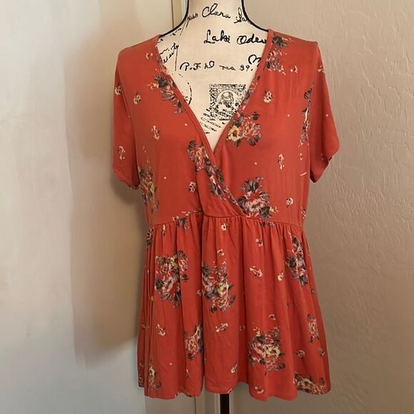 Torrid Floral Print V-Neck Top Boho Feminine Contemporary Casual - Picture 1 of 8